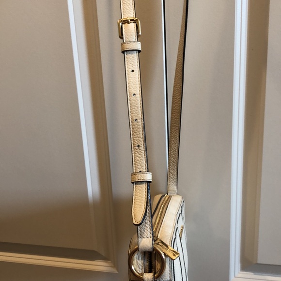 Michael Kors Ginny Medium Logo Crossbody Bag - Picture 4 of 10